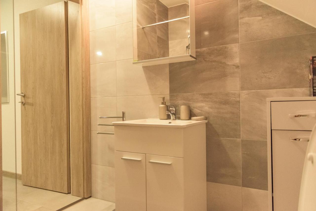 Apartmani Marijamagdalena Gračac Buitenkant foto