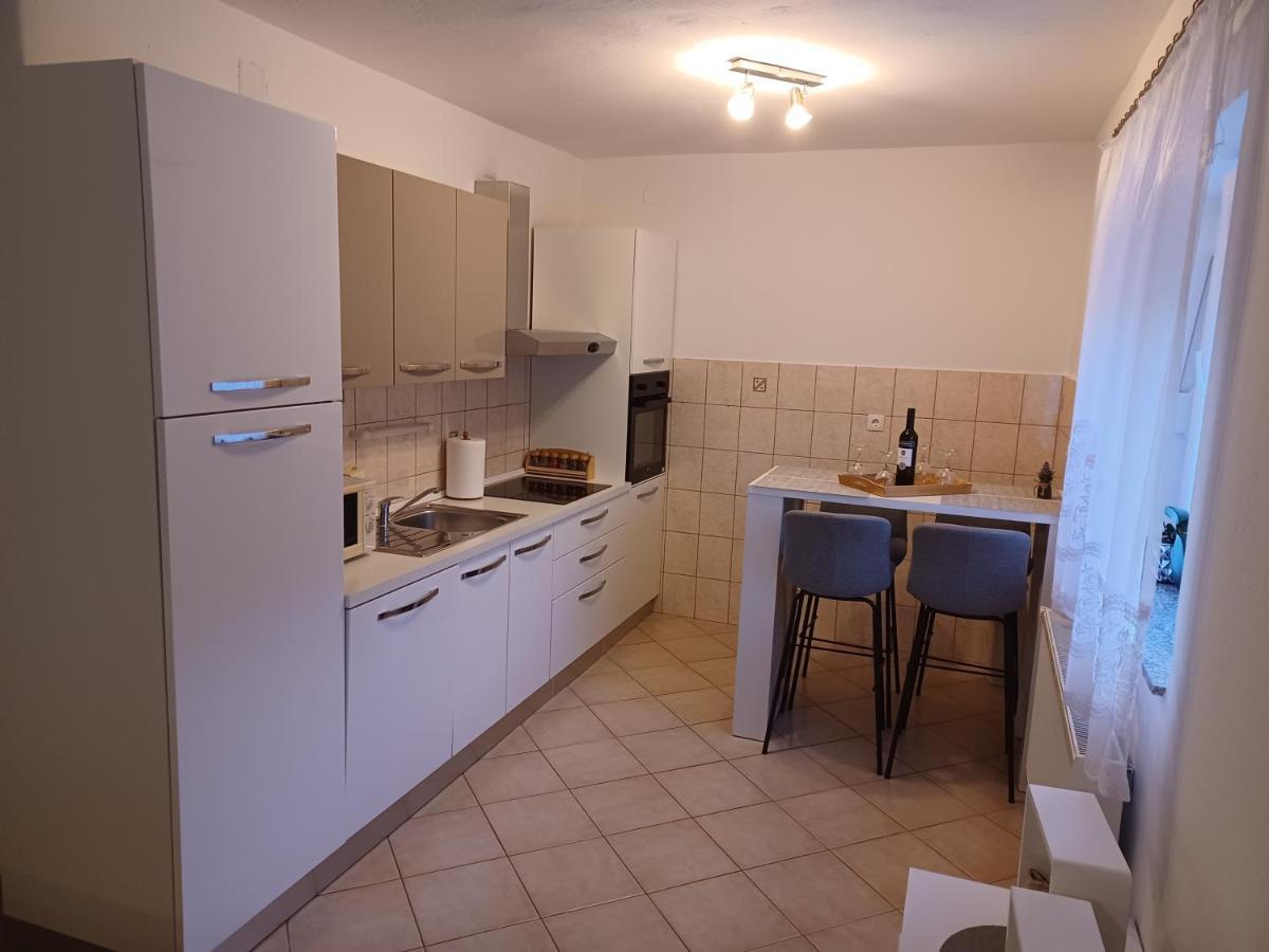 Apartmani Marijamagdalena Gračac Buitenkant foto