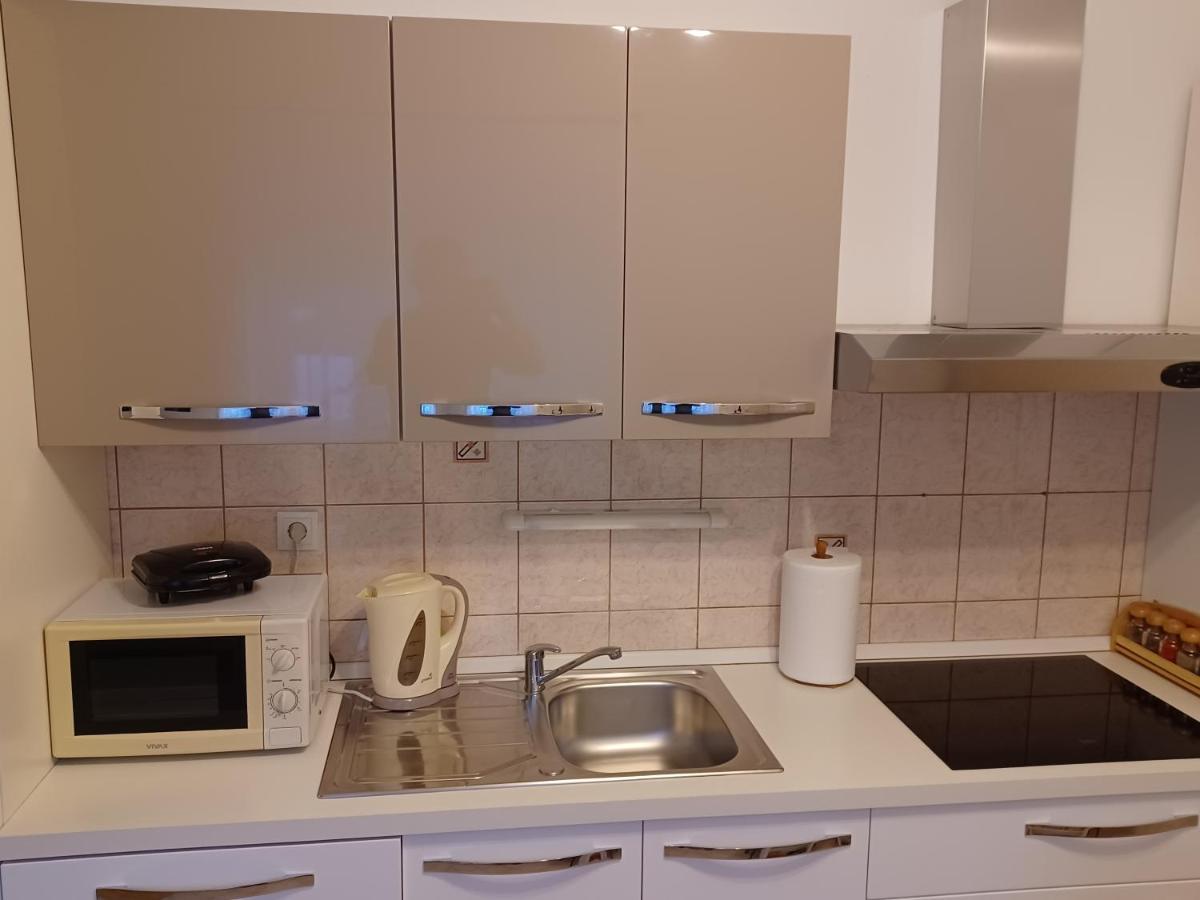 Apartmani Marijamagdalena Gračac Buitenkant foto