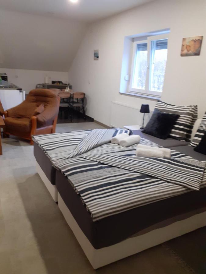 Apartmani Marijamagdalena Gračac Buitenkant foto