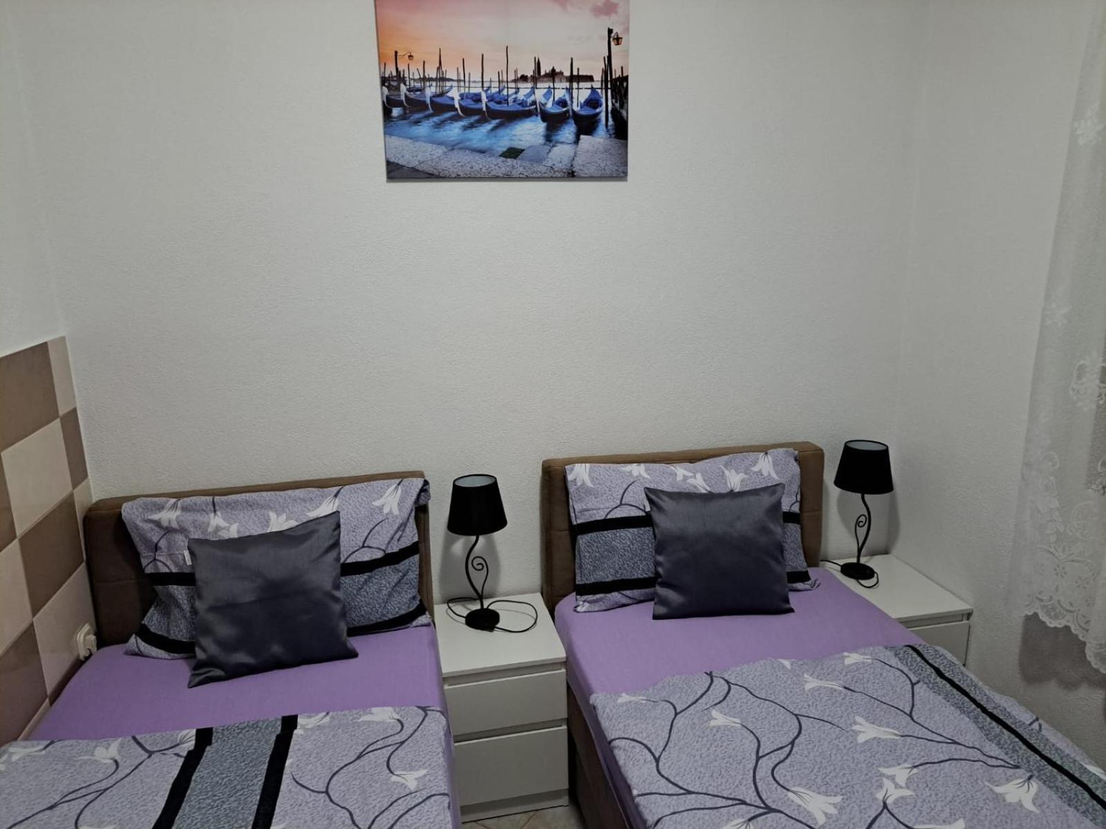 Apartmani Marijamagdalena Gračac Buitenkant foto