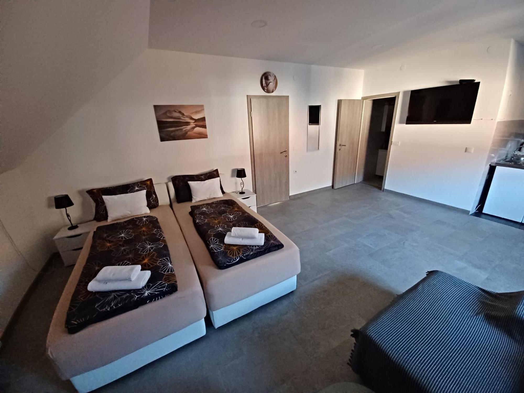 Apartmani Marijamagdalena Gračac Buitenkant foto