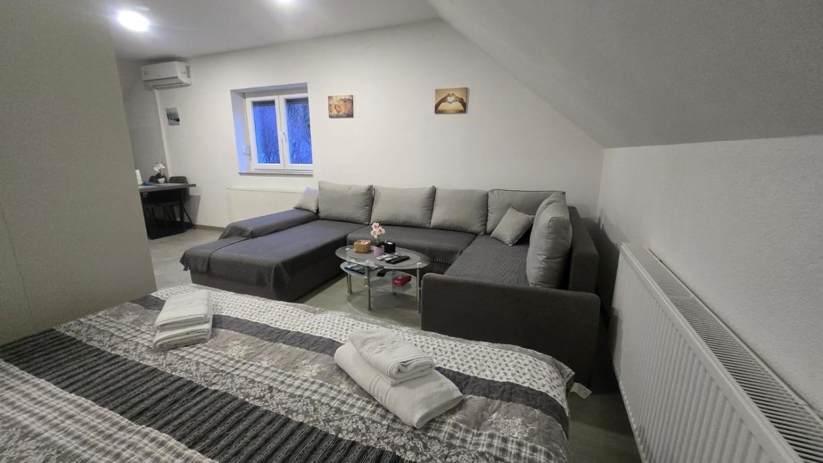Apartmani Marijamagdalena Gračac Buitenkant foto